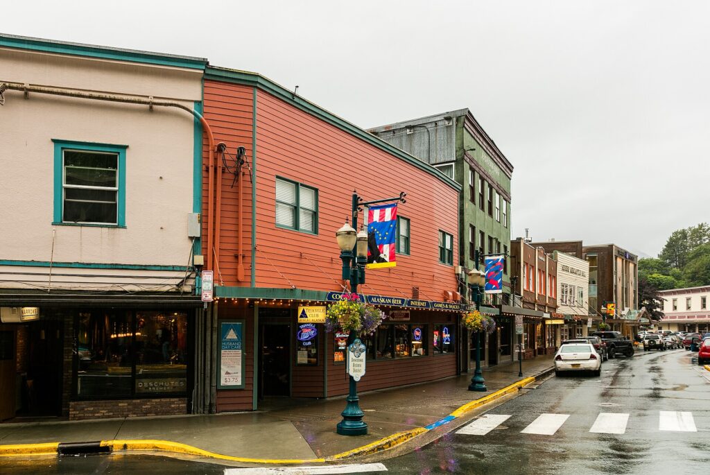 Calle Front, Juneau, Alaska, Estados Unidos, 2017-08-17, DD 24 (illustrative photo of Juneau)